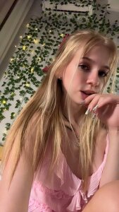 Cute_Beautiful_Princess Public Pic 7