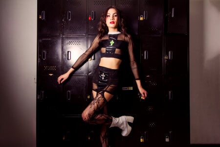 The mirror also stared. od Alicee_Grey  6 snímek