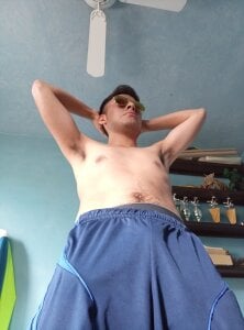 dantevelez Sin playera.  3টি ছবি