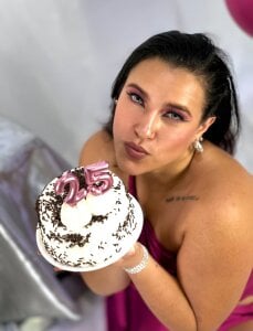 VeronicaOlson_ my birthday sharing this special moment with you🔥🎉🎁 Pic 9