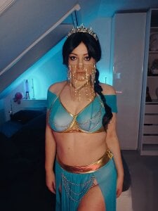 TessaWayne Public Pic 4