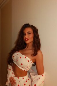 AnaisBellas Anatomy of Expression 👄 Pic 2