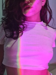 eva-slim- If you look at me carefully... I make you see rainbows. Pic