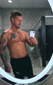 HotnCole: Public ( 5 фото)