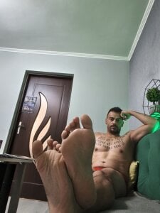 RyanVibeのSexy Feetの枚の写真