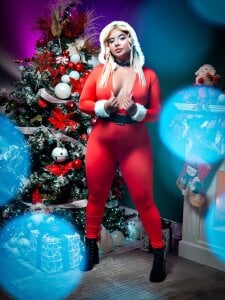 AliiceBrown_ Feliz Navidad 2025 🎅🏼✨ Pic 3