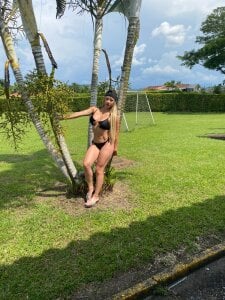 AnnaQuinn Lips & Secrets Pic 6