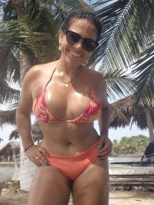 alix_jones Beach Pic 8