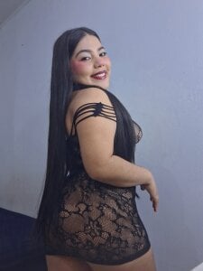 Lily_hot25 Public Pic 3