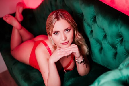 AvaGianna Public Pic 5