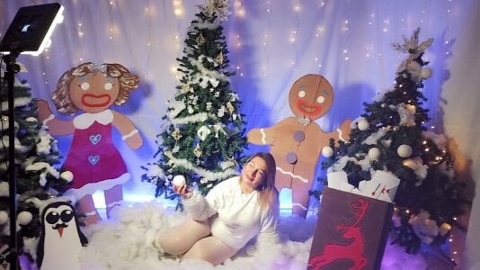 MaylinRosse_ “Snow Angel and Desire” Pic 3