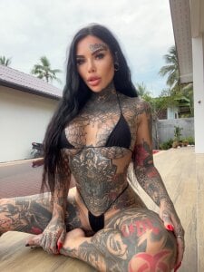 darkinkedbabe micro bikini at the poolside Foto 5