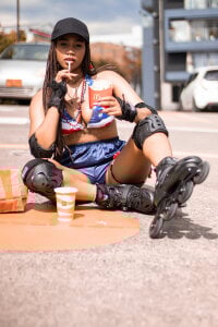 AgataRinaldi 4 de july, sexy on the street Pic 2