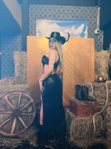 Naomy_Alvaradoo Public Pic 5