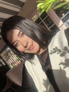 Hannah_wood_ Public Pic 4