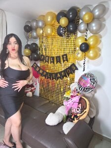 🎁🎈Today is my birthday, celebrate it with me🎁🎈 de rosebigboobs  4 Imagens