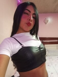 Mia_Bailey_ Public Hình