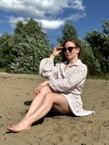 LavenderHot Walk in park and beach Pic 2