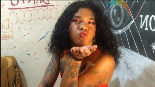 dariana_fire RED ME Pic 3