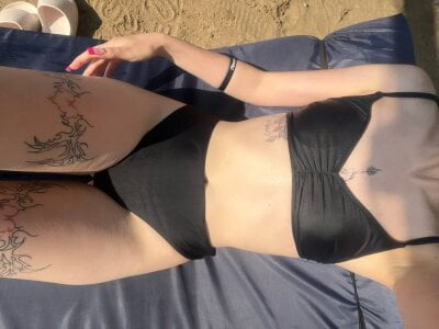 ToyaBosques My legs Pic 4