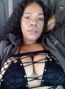 pinkrackz Sexy Pictures Out & About Pic 2