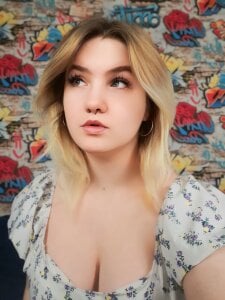 lovelyy_julia Public Pic 5