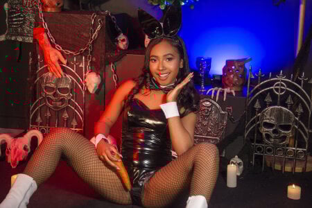 GabrielaLugo a hungry rabbit Pic 3