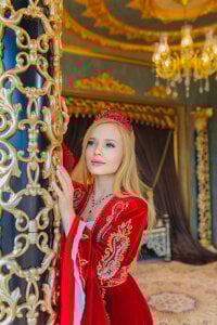 Chloe_Richardson Royal Photo 6