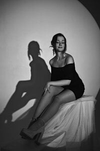 SkyHelen strict and hot Foto 6