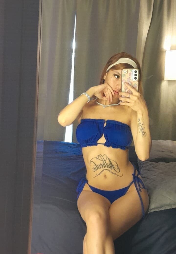 Charlotte_moore_ Trending Pic 865