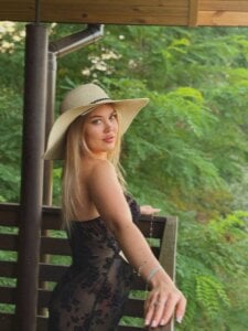 HannahWillow's XXX Nude Photo 1