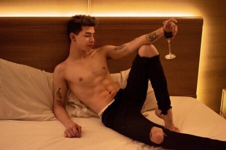 I have space here de Logan_Woods  2 photos