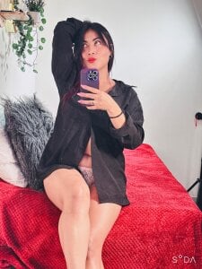 Olivia_Morrys Chill in my house Pic 4