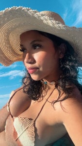 _emilywalker Hi honey slika 2