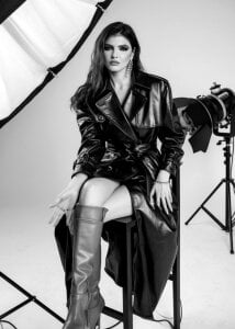 DesireMilf Old money MILF Poză