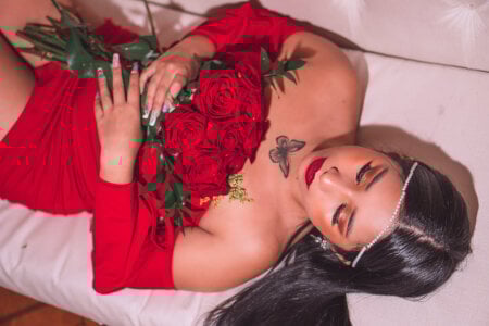 Isabella_Flowers I want you to take off my clothes petal by petal❤🌹🌹 Pic 3