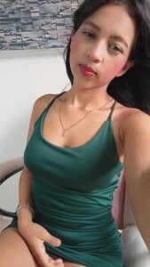 tianna_princess me on green Pic 4