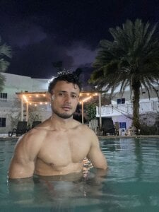 Adonys_Lewis_ Piscina Foto