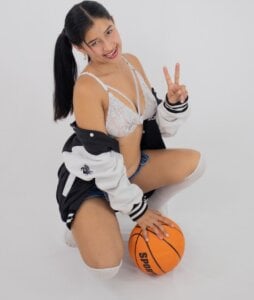 ariana_cute6 Hot athlete Bilde 3