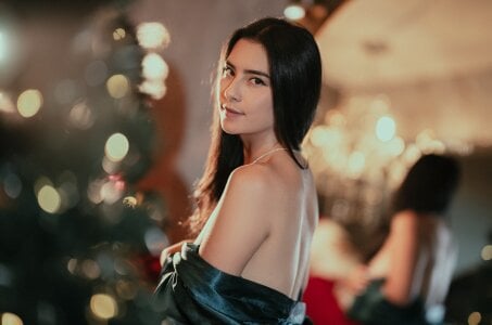 victoria_hernandez_t_ “I don't know if it's a coincidence, but I always smile when I talk to you.” 사진 3