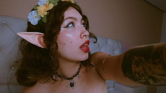 MarieTaylor_ MARIE 🦋✨🍭 Pic 2