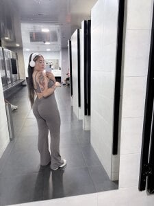 ManuelaVeeleez Public slika 4