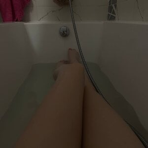 AveryBerkson kullanıcısının my sweet feet🥰 albümü -  2 fotoğraf