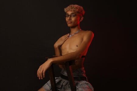 Charliehblak3 femboy Pic