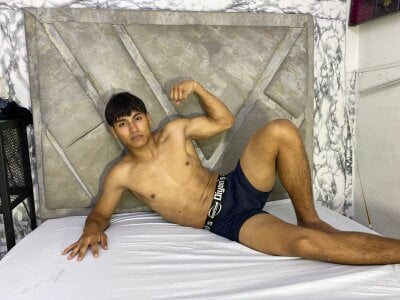 IsaacLewis's XXX Nude Photo 2