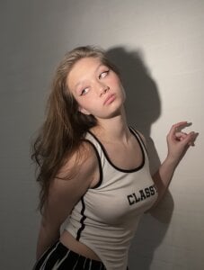 HolliBillig kullanıcısının At Home albümü -  7 fotoğraf