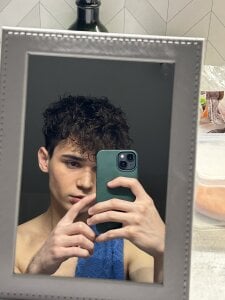 Alex_66891: curly ( 2 фото)