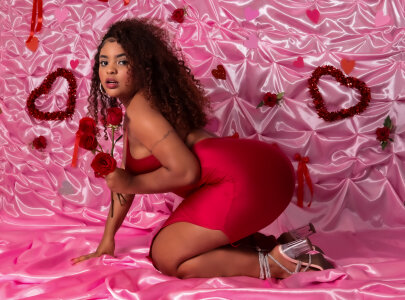 jones_maddy_ 🌹 Valentine's Day kisses, looks and pranks Εικόνα