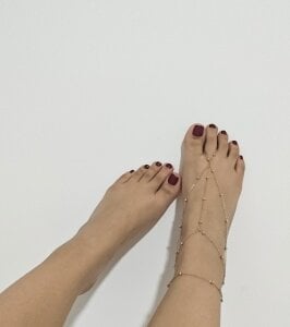 Julia-Blair Do you want to try my feet? Pic