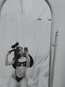 Mia_Tokkio a little black angel 🖤🤍 Pic 5